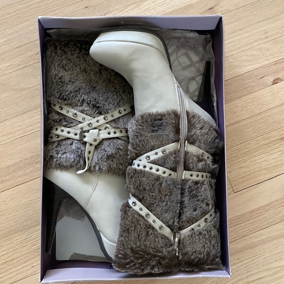 Bakers Attitude Boots with Faux Fur Sz 10 - Picture 3 of 13